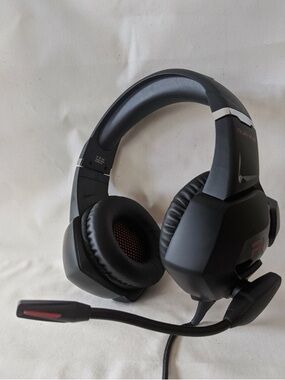 RUNMUS Gaming Headset Xbox One, PS4,7.1 Surround Sound Noise Cancelling mic,
LED
